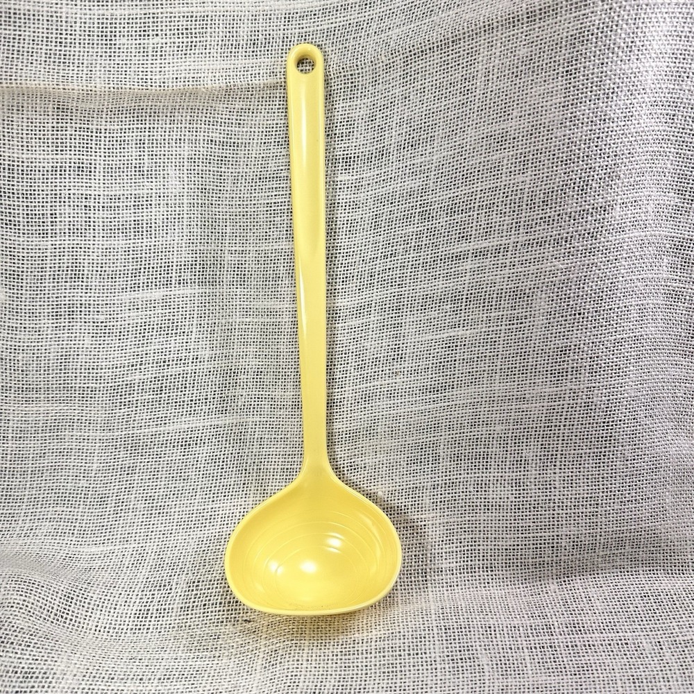 Vintage Trudeau Yellow Measuring Ladle US & Metric Mid Cent 2525 Kitchen Utensil